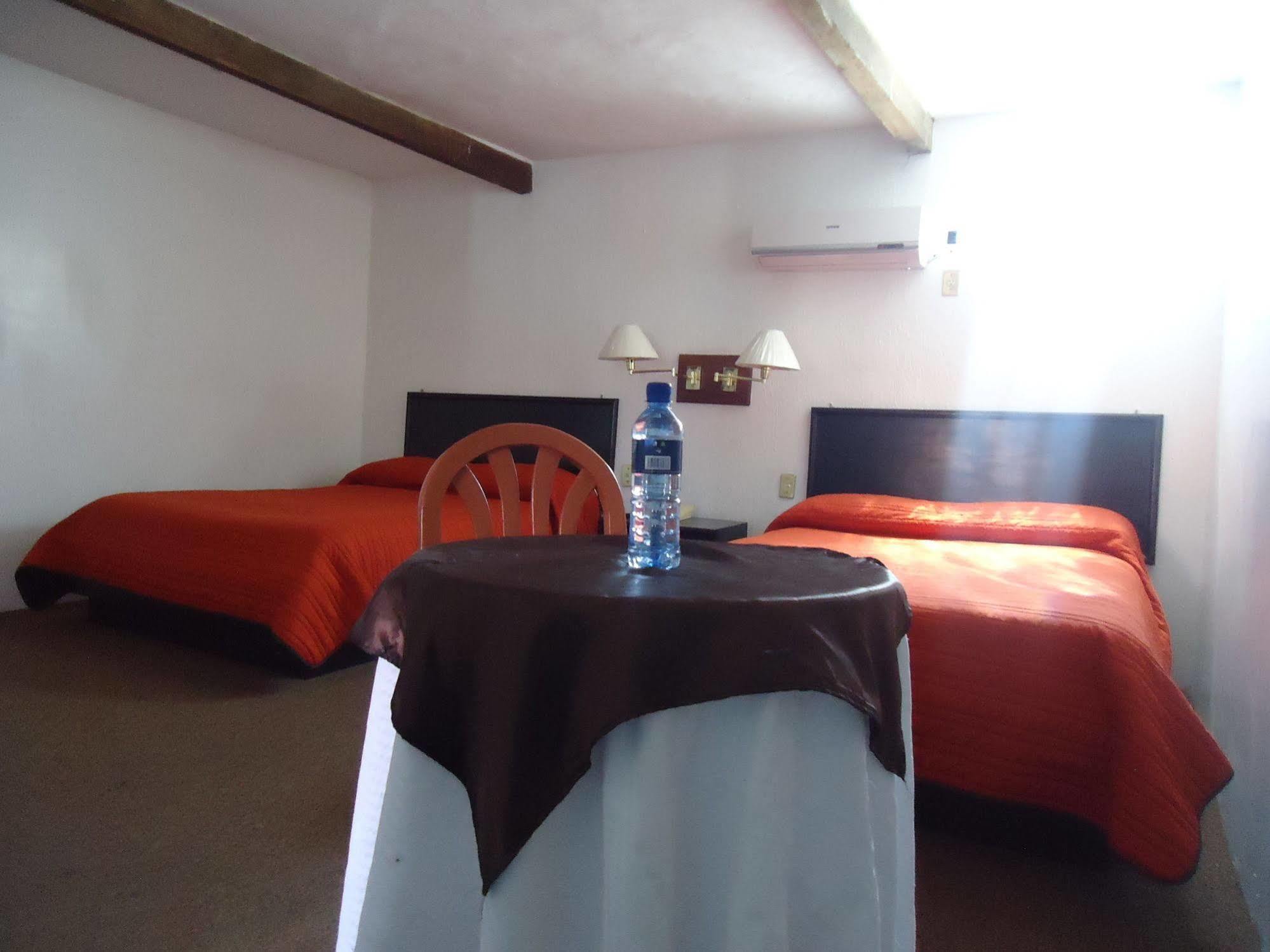 Oyo Hotel Casa Real 마테우알라 외부 사진